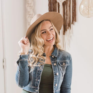 Meet your Posher, Stephanie